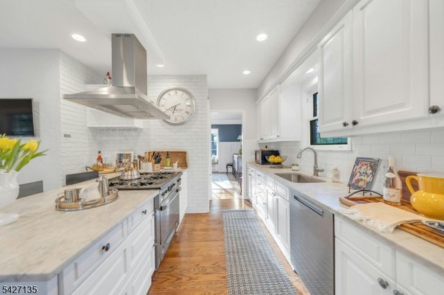 37 Afterglow Avenue, Verona Twp., NJ 07044