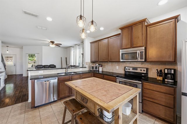 2904 Big Horn Bluff Court, Fort Worth, TX 76108