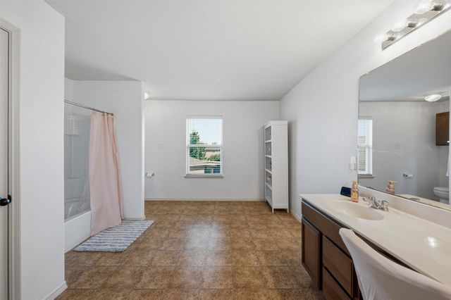 2904 Big Horn Bluff Court, Fort Worth, TX 76108
