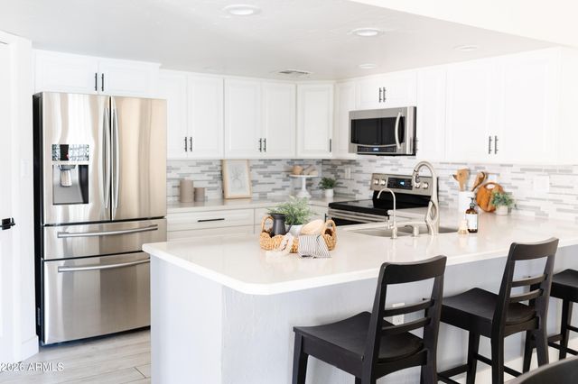 720 N HAZELTON Drive, Chandler, AZ 85226