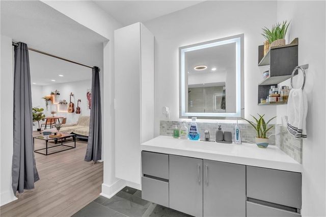 5015 Walnut Street A, Kansas City, MO 64112