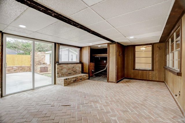 5814 Anaqua Drive, Houston, TX 77092