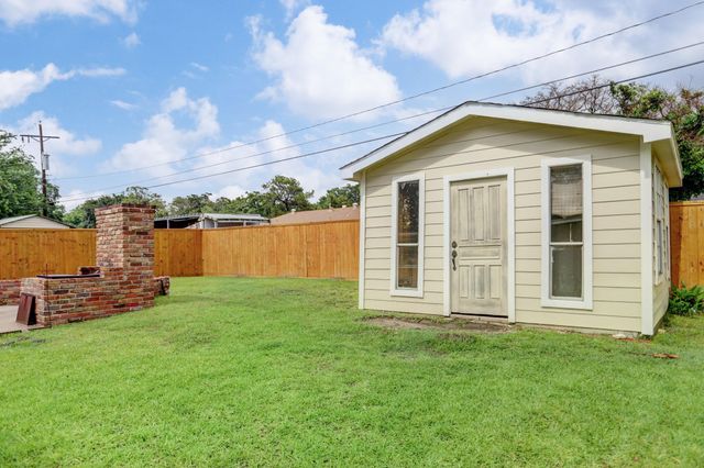 5814 Anaqua Drive, Houston, TX 77092