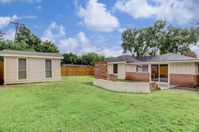 5814 Anaqua Drive, Houston, TX 77092