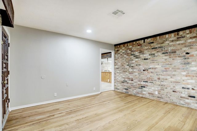 5814 Anaqua Drive, Houston, TX 77092