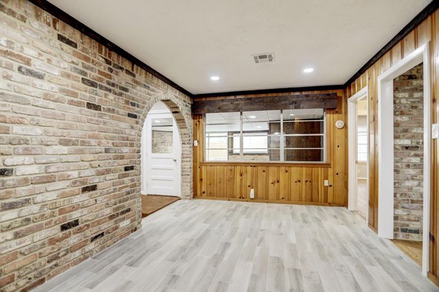5814 Anaqua Drive, Houston, TX 77092