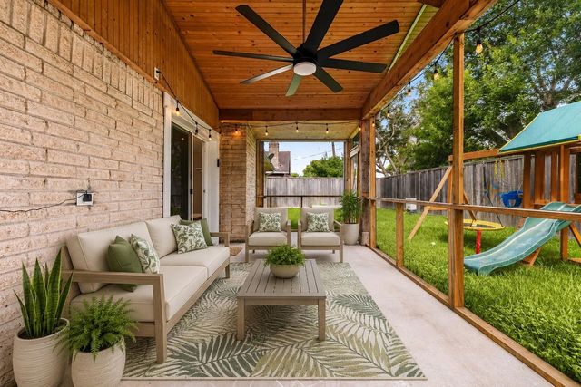 9232 Vickijohn Drive, Houston, TX 77031