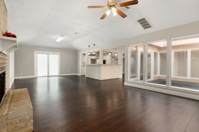 9232 Vickijohn Drive, Houston, TX 77031