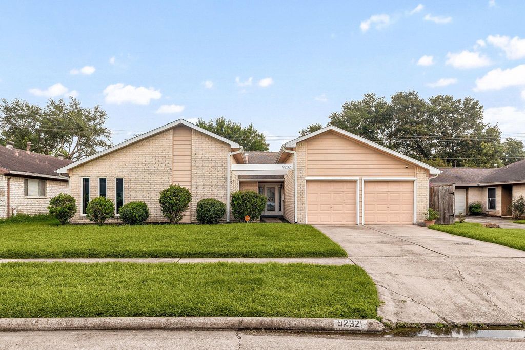 9232 Vickijohn Drive, Houston, TX 77031