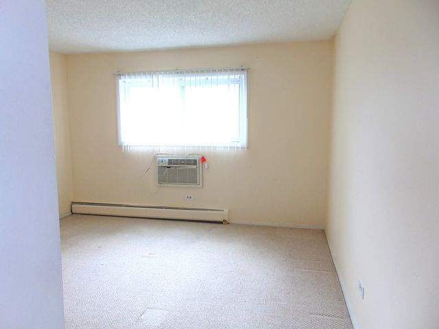8996 Kennedy Drive 105E, Des Plaines, IL 60016