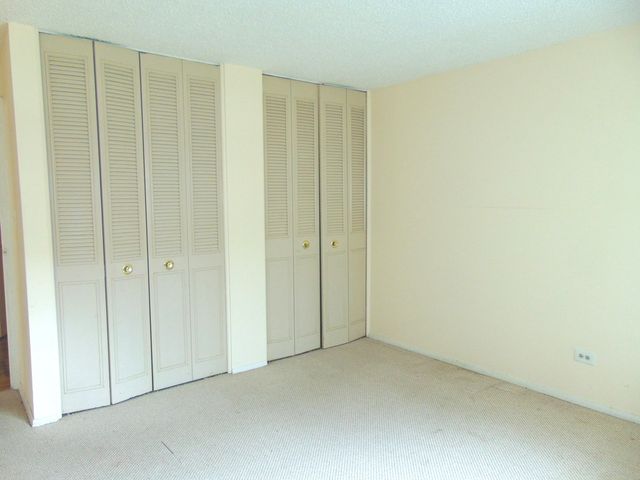 8996 Kennedy Drive 105E, Des Plaines, IL 60016