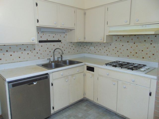 8996 Kennedy Drive 105E, Des Plaines, IL 60016
