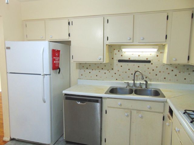 8996 Kennedy Drive 105E, Des Plaines, IL 60016