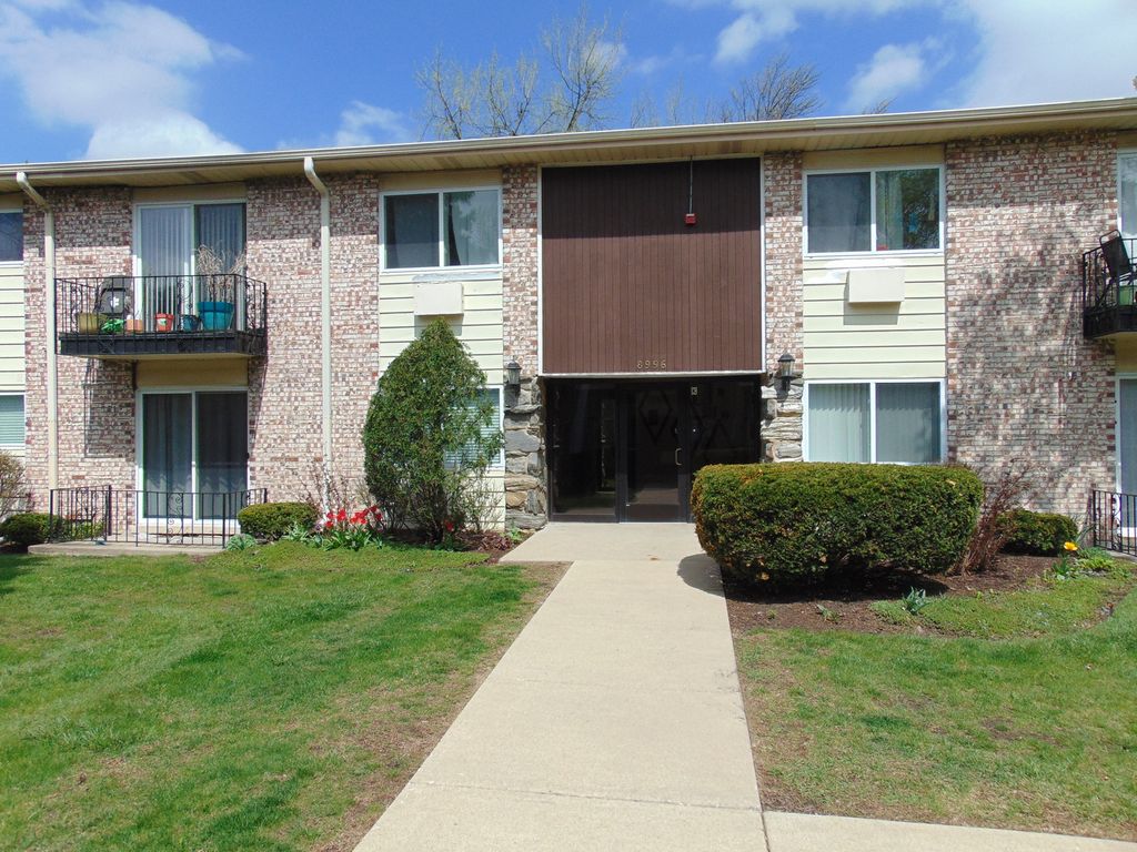 8996 Kennedy Drive 105E, Des Plaines, IL 60016