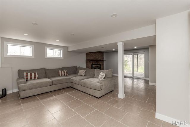 787 Silo Lane, Villa Ridge, MO 63089