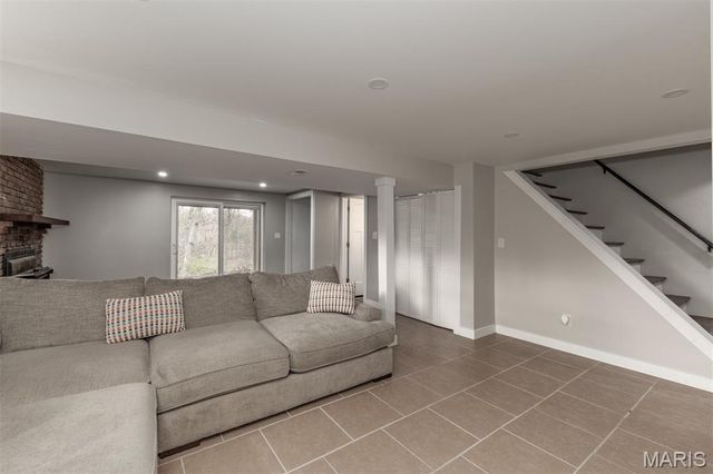 787 Silo Lane, Villa Ridge, MO 63089