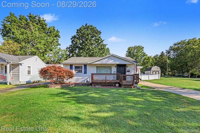 543 Atwater Street, Lake Orion Village, MI 48362