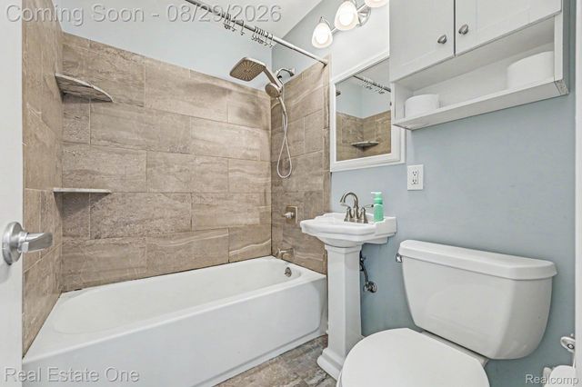 543 Atwater Street, Lake Orion Village, MI 48362