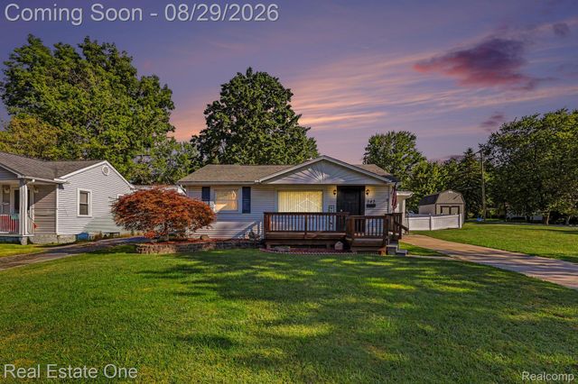 543 Atwater Street, Lake Orion Village, MI 48362