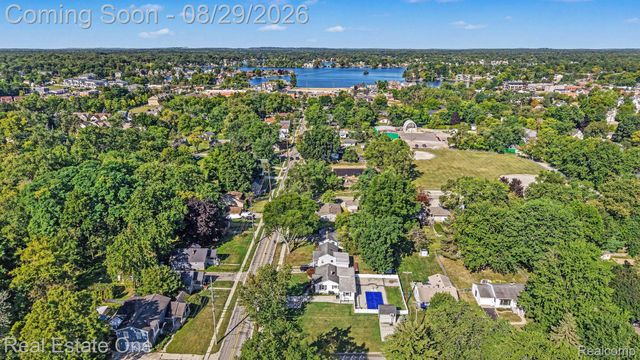 543 Atwater Street, Lake Orion Village, MI 48362