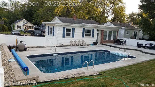 543 Atwater Street, Lake Orion Village, MI 48362