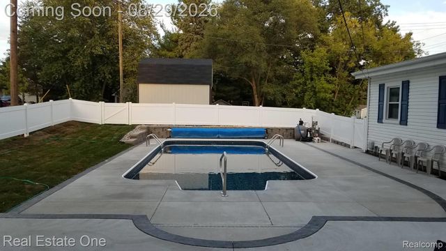 543 Atwater Street, Lake Orion Village, MI 48362
