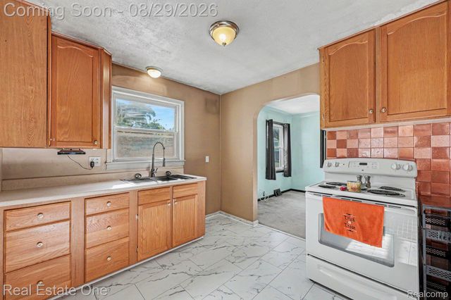 543 Atwater Street, Lake Orion Village, MI 48362