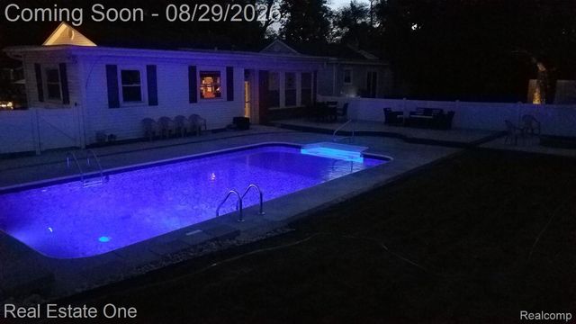 543 Atwater Street, Lake Orion Village, MI 48362