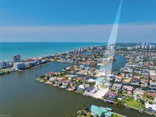 348 Lagoon AVE, Naples, FL 34108