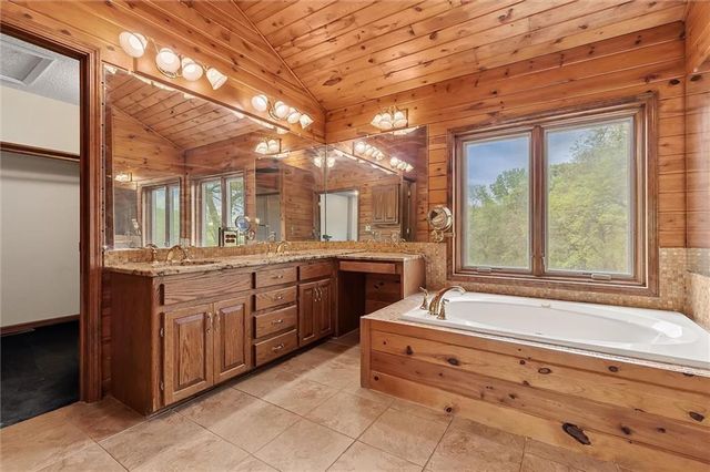 3389 SE Old Barn Lane, Holt, MO 64048