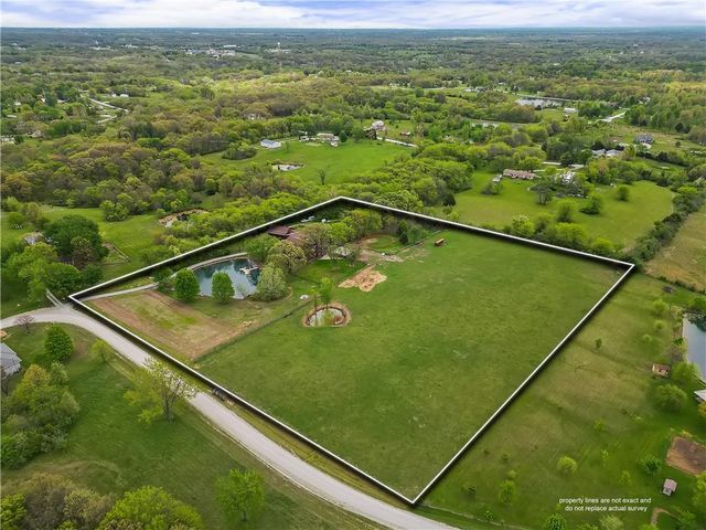 3389 SE Old Barn Lane, Holt, MO 64048