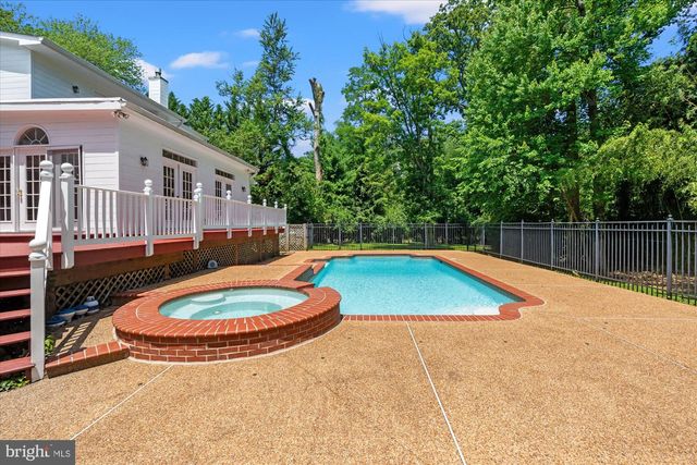 2627 FIVE OAKS RD, Vienna, VA 22181