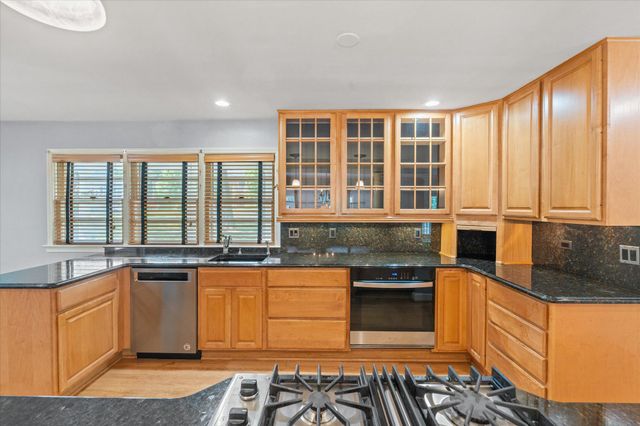 2627 FIVE OAKS RD, Vienna, VA 22181