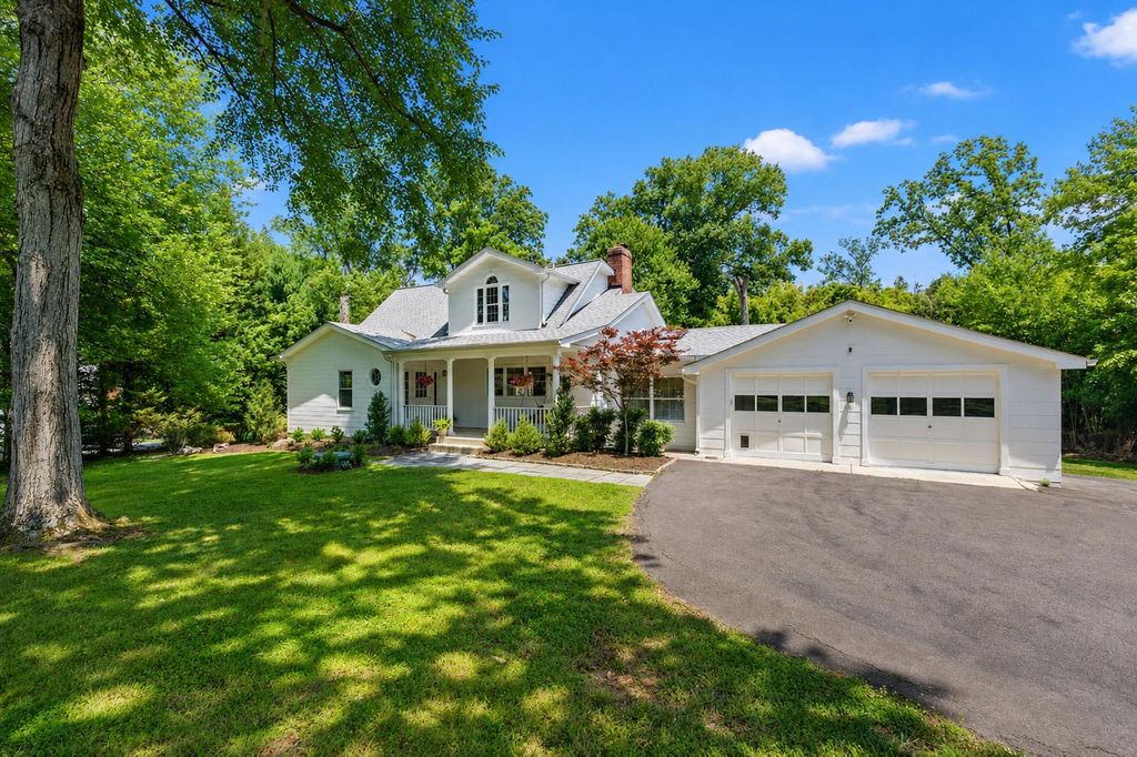 2627 FIVE OAKS RD, Vienna, VA 22181