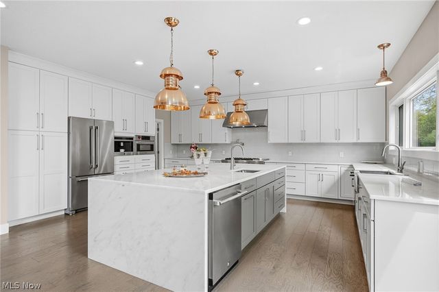 24210 Deptford Drive, Beachwood, OH 44122