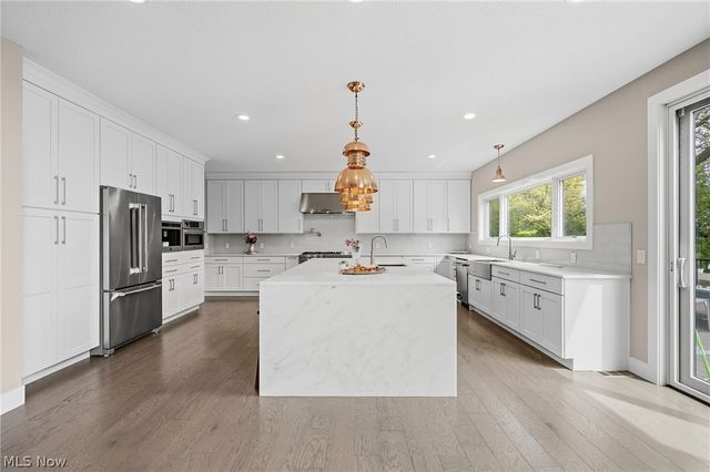 24210 Deptford Drive, Beachwood, OH 44122