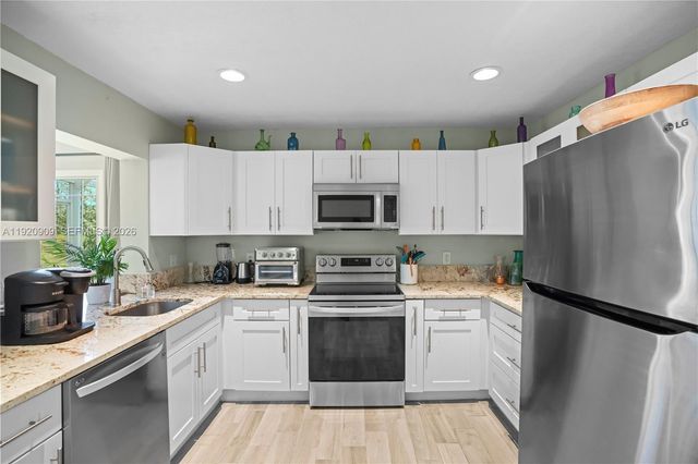 142 NW 10th Court, Boynton Beach, FL 33426