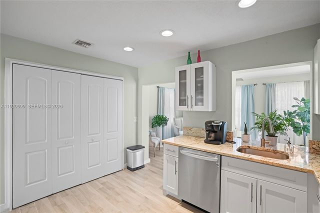 142 NW 10th Court, Boynton Beach, FL 33426