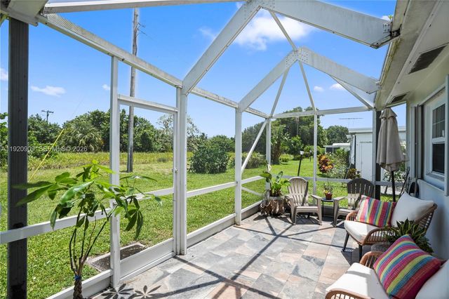 142 NW 10th Court, Boynton Beach, FL 33426
