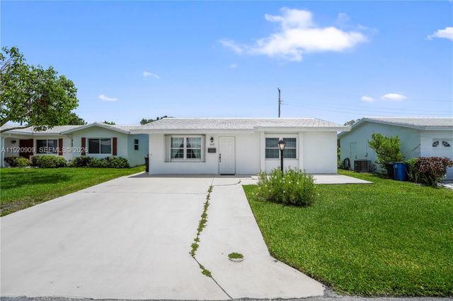 142 NW 10th Court, Boynton Beach, FL 33426