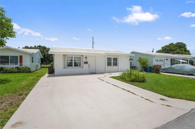 142 NW 10th Court, Boynton Beach, FL 33426
