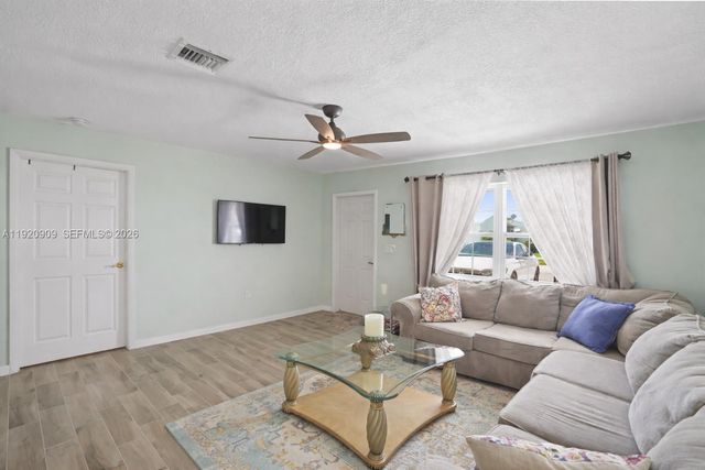 142 NW 10th Court, Boynton Beach, FL 33426