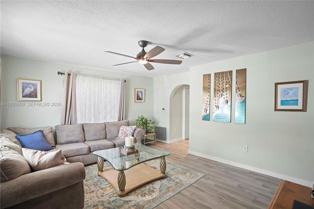 142 NW 10th Court, Boynton Beach, FL 33426