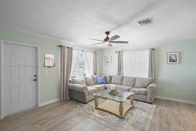 142 NW 10th Court, Boynton Beach, FL 33426