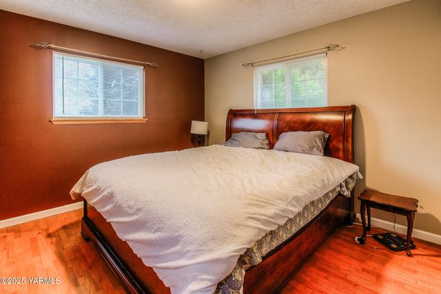 4003 Emma Ln, Yakima, WA 98903