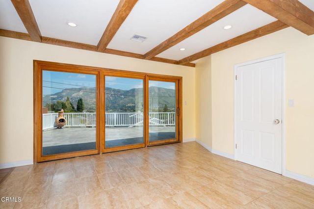 942 Loma Vista Place, Santa Paula, CA 93060