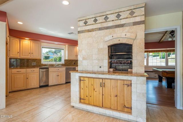 942 Loma Vista Place, Santa Paula, CA 93060