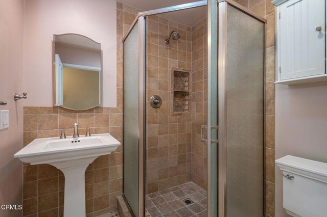 942 Loma Vista Place, Santa Paula, CA 93060