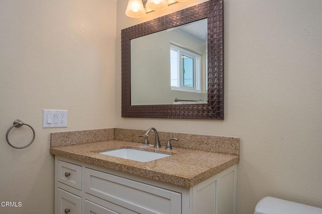 942 Loma Vista Place, Santa Paula, CA 93060