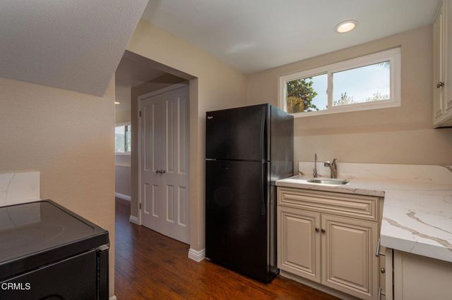 942 Loma Vista Place, Santa Paula, CA 93060